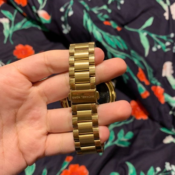 Michael Kota Unisex Smart watch - Picture 3 of 3